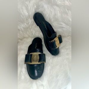 Salvatore Ferragamo Isera Black Leather Studded Bow Slide Sandals Shoes Sz 8